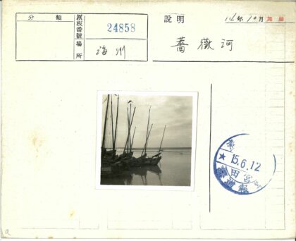 多云天空下的高桅帆船.jpg
