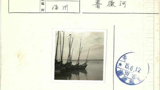 多云天空下的高桅帆船.jpg