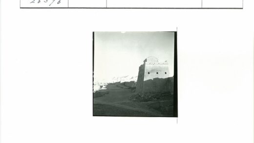 多云天空下石筑建筑远山.jpg
