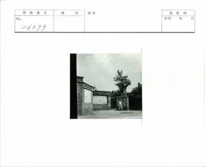 多云天空下砖墙树木人行道.jpg