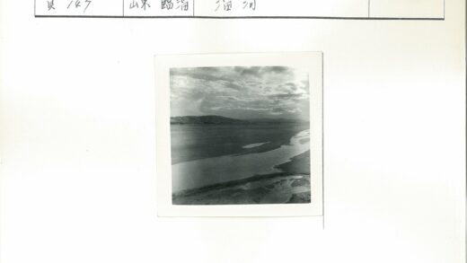 多云天空下蜿蜒河流与远山.jpg