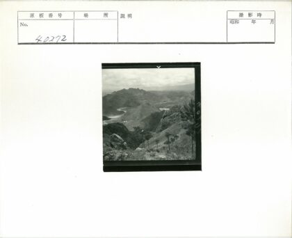 多云山林与蜿蜒河流景色.jpg