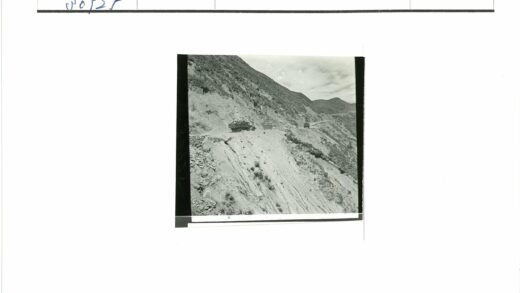多云山路卡车行驶陡坡植被.jpg