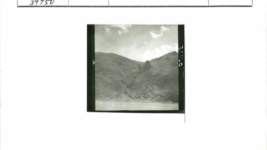 多云崎岖山地地貌.jpg