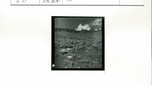 多云巨石草地岩石景观.jpg