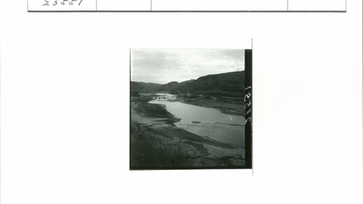 多云悬崖河流自然景观.jpg