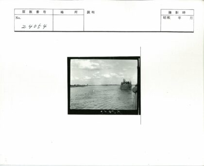 多云河景拖船绿树岸.jpg