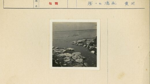 多云海岸岩石景观.jpg