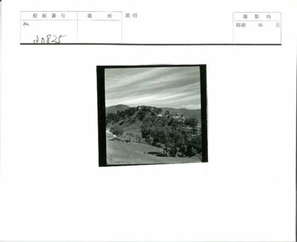 多云群山树木建筑风景.jpg