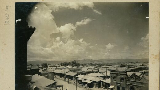 多云街景远山建筑.jpg