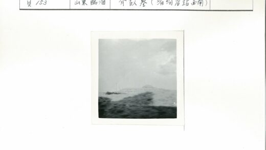 多云远山绿意风景照.jpg