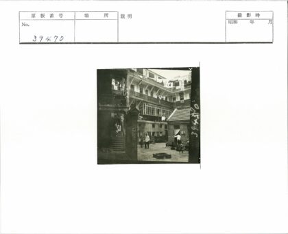 多层住宅庭院生活场景.jpg
