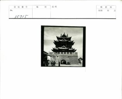 多层宝塔与拱门入口建筑群.jpg