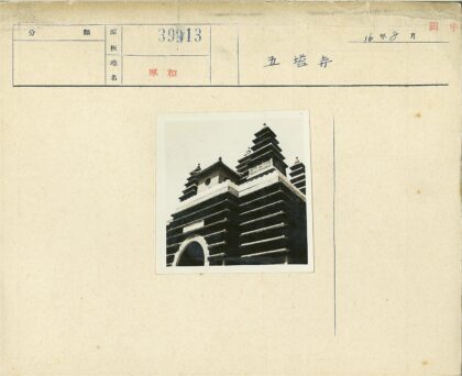 多层宝塔建筑拱形入口.jpg