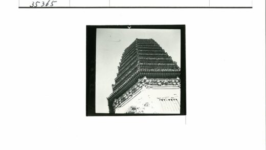多层宝塔建筑细节特写.jpg