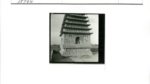 多层宝塔雕刻景观远眺.jpg
