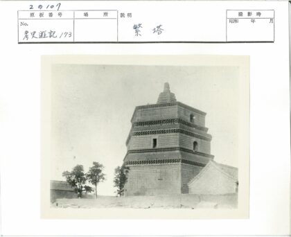 多层砖塔与庭院景观.jpg