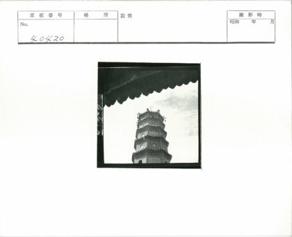 多层砖塔建筑与云空景观.jpg