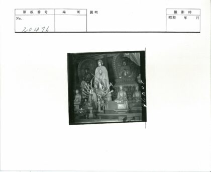 多臂神像室内艺术展.jpg