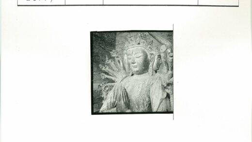 多臂雕像砖墙背景.jpg