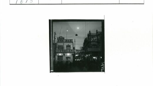 夜景建筑与月光电线.jpg
