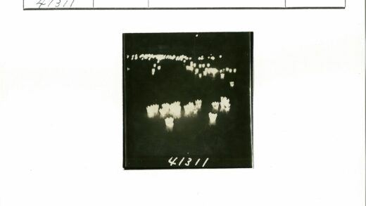 夜空漂浮发光灯笼.jpg