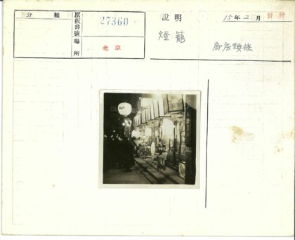 夜间街景灯光招牌行人.jpg
