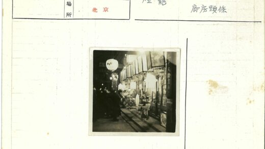 夜间街景灯光招牌行人.jpg