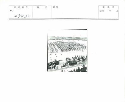 大型团体旗舞表演活动现场.jpg