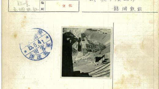 大型铁路挖掘施工现场俯瞰.jpg
