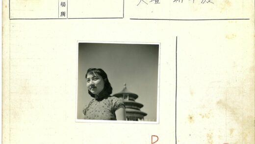 女子宝塔晴天留影.jpg
