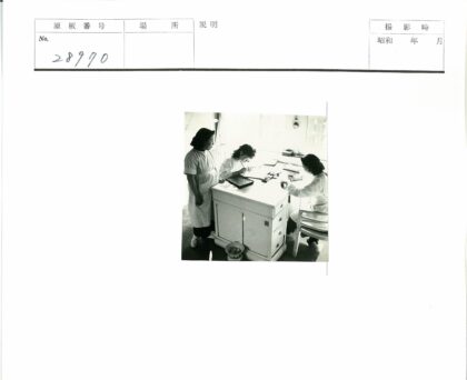 女性工作场景打字机绘画.jpg