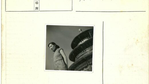 妇女与宝塔晴空合影.jpg