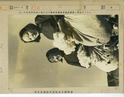 妇女晴天采摘棉花.jpg