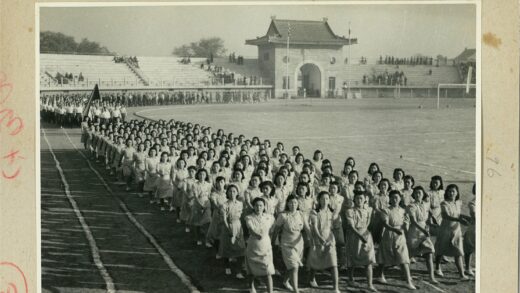 妇女游行传统建筑体育场.jpg