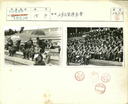 妇女集会现场观众与横幅.jpg