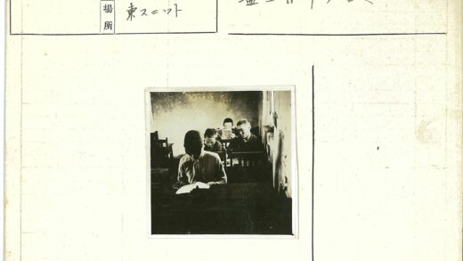 学生专注阅读课堂瞬间.jpg