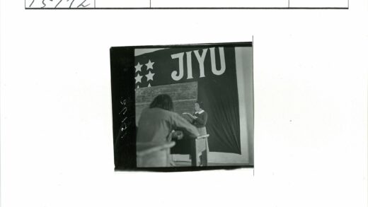 学生读书与jiyu横幅学习场景.jpg