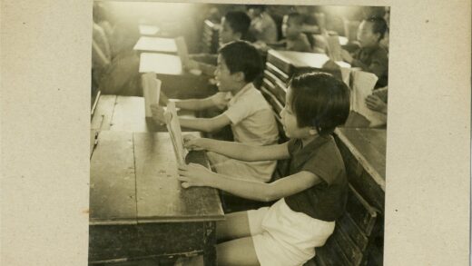 学生读书的教室场景.jpg