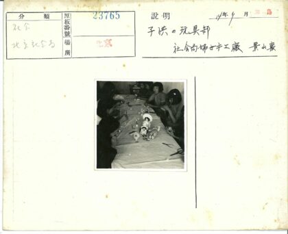孩子们制作手工艺品.jpg