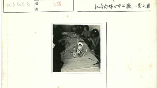 孩子们制作手工艺品.jpg