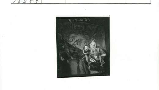 孩子们欣赏战士骑马雕像壁画.jpg