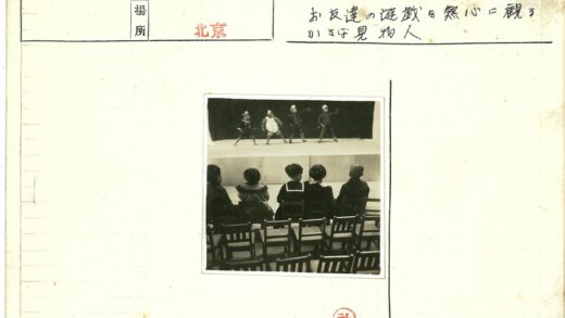 孩子们观看舞蹈表演的瞬间.jpg