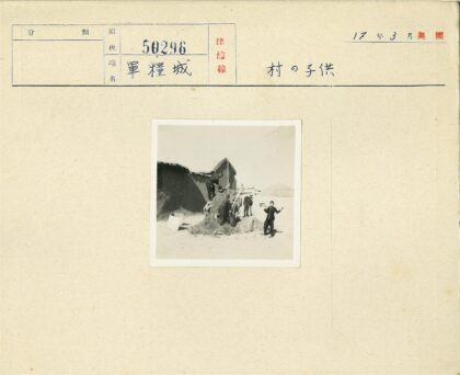 孩童与驴的乡村劳作.jpg