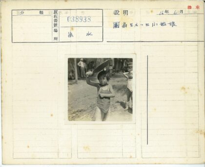 孩童户外玩耍瞬间.jpg