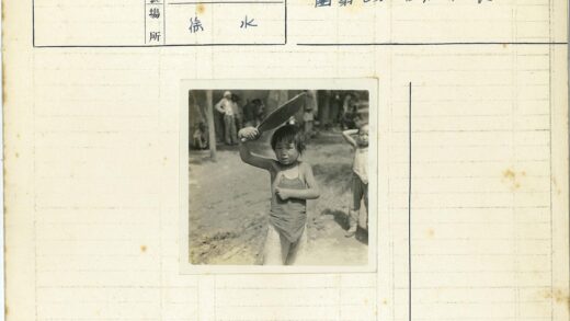 孩童户外玩耍瞬间.jpg