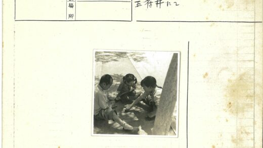 孩童树下专注观察.jpg