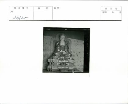 宁静佛像倚质感墙.jpg