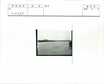 宁静水域与远方海岸.jpg