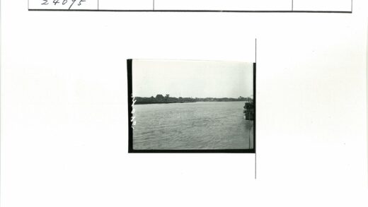 宁静水域与远方海岸.jpg